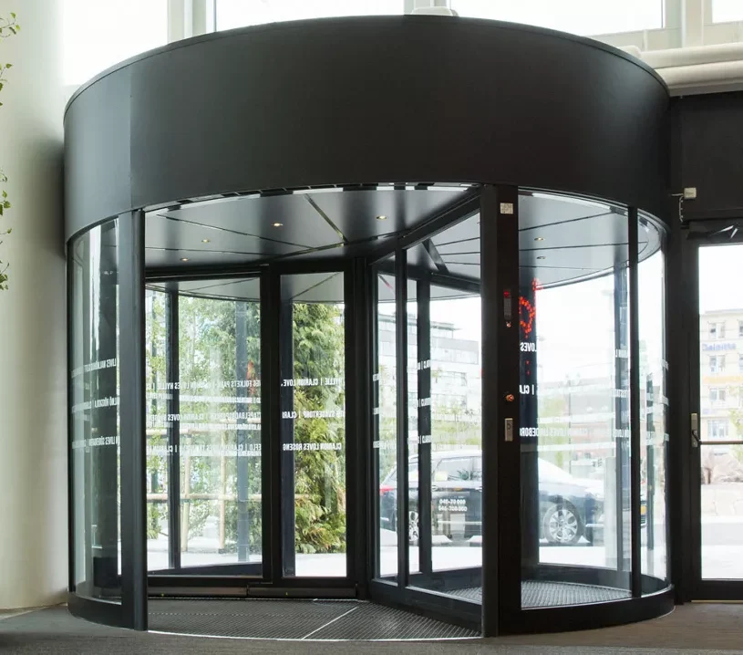 RevolvingDoor_Cover_1920_960_16_9-compressed
